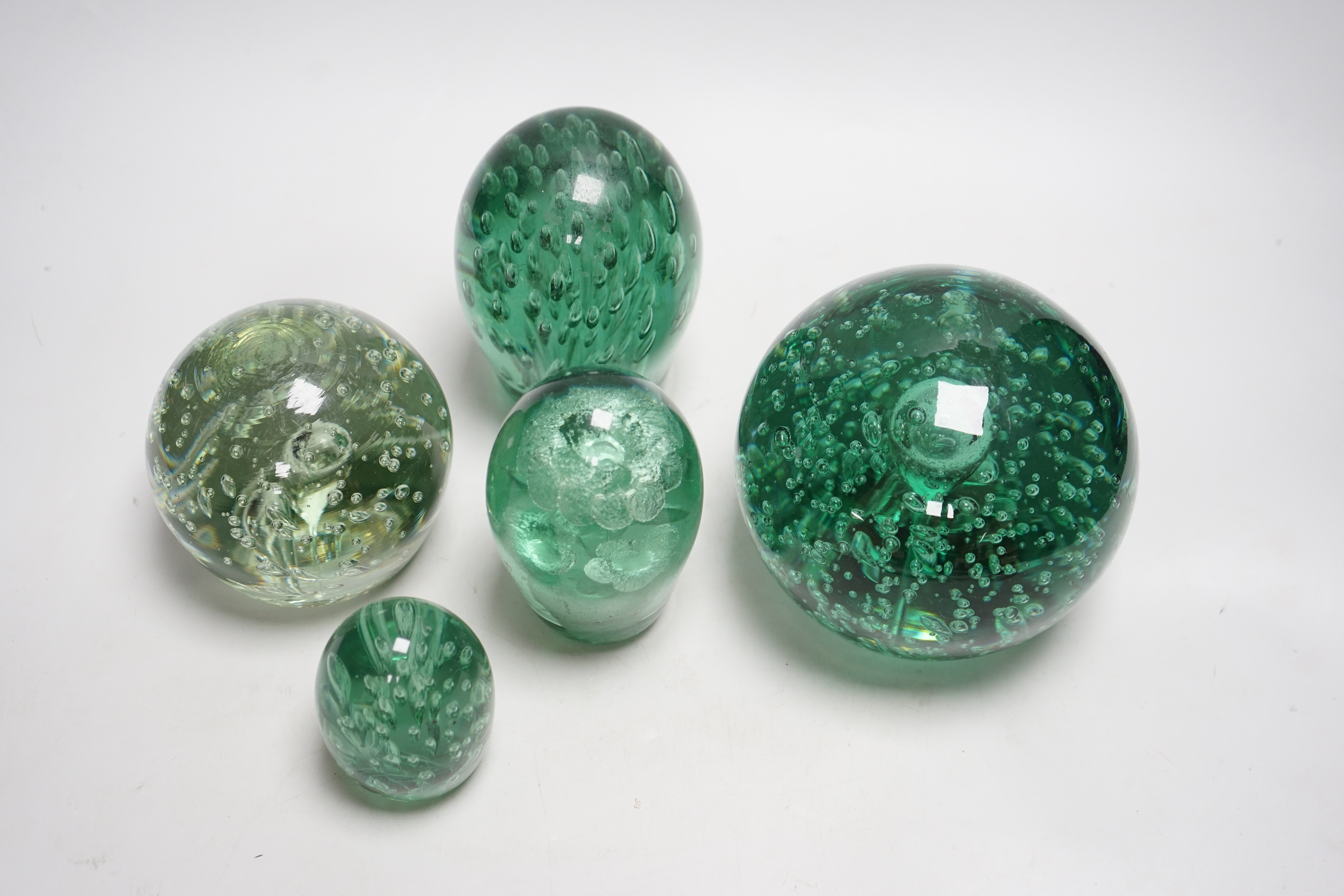 Five Victorian green glass dumps, highest 12.5cm